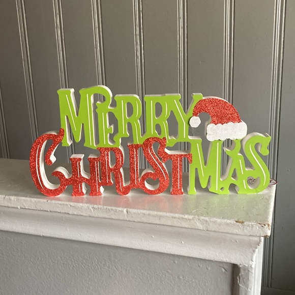 NWT-Beautiful Glittered- Gleaming Red & Green- Merry Christmas Wooden Decor Sign - Picture 1 of 17